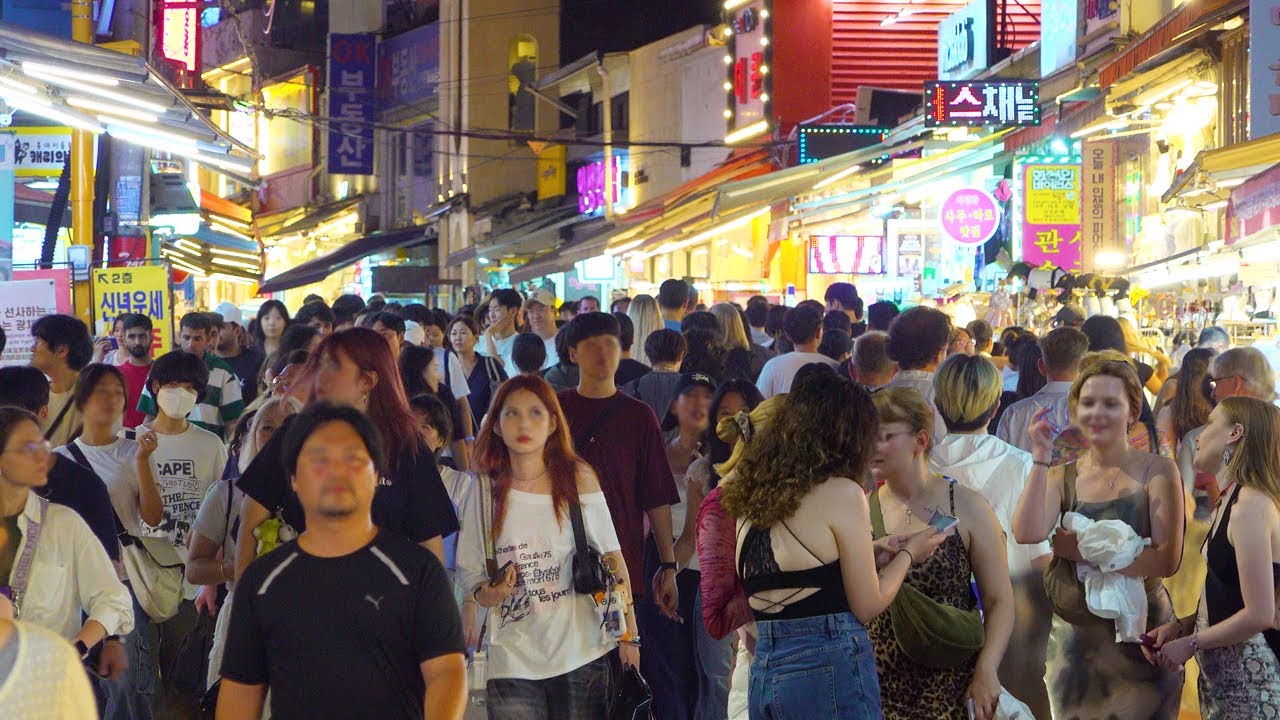 홍대, 외국인 관광객 인파로 바글바글! 북적이는 홍대 거리와 애플스토어, 추석연휴 서울 홍대 여행, 걷는 서울여행워커.