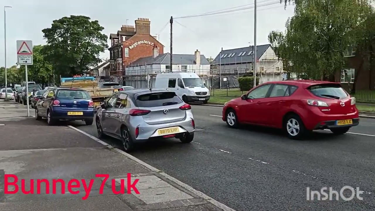 7am in the morning walking in Dunstable UK