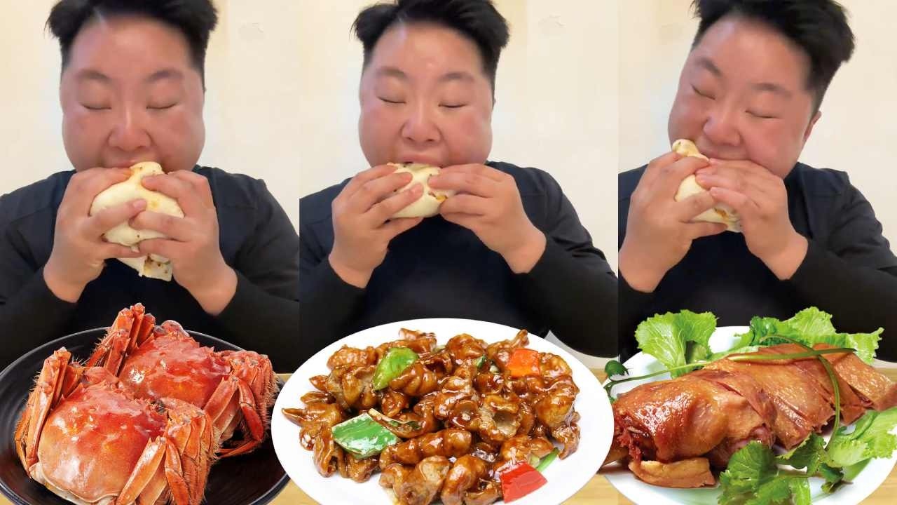 自制中式汉堡，馍+生菜+辣条+火鸡面+煎鸡蛋+带筋牛肉+炸干巴肠～