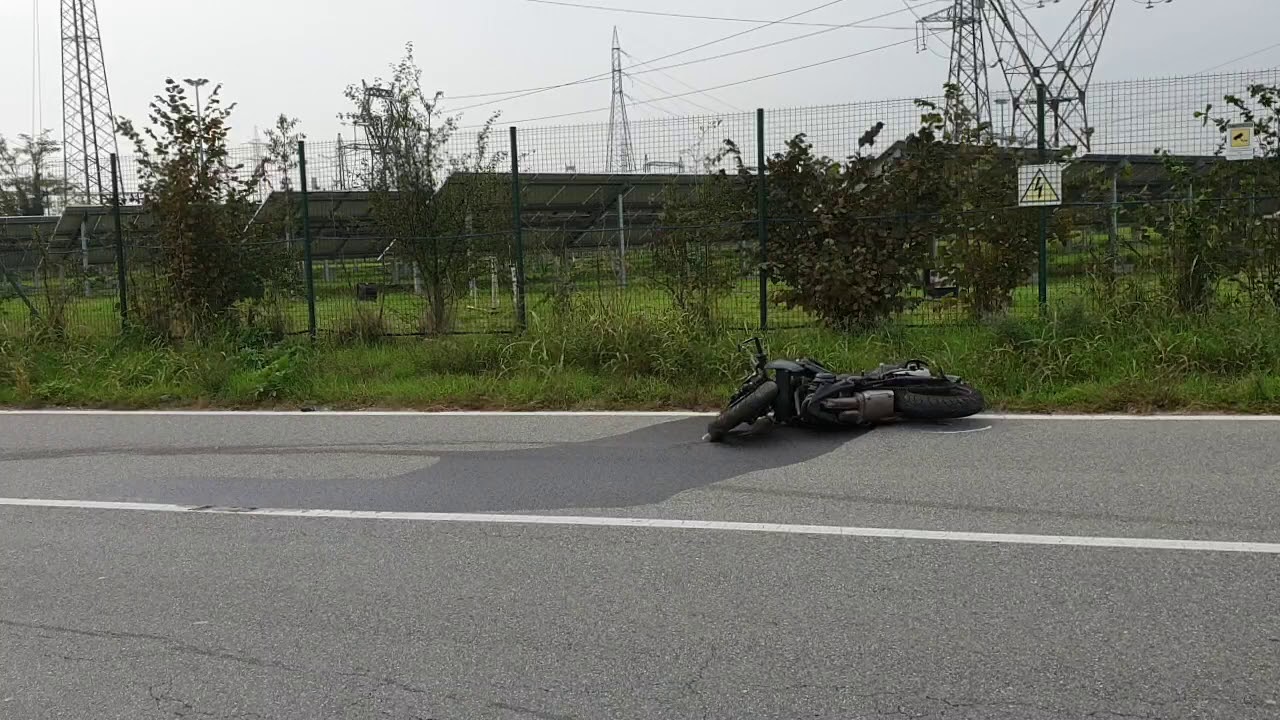 Magenta: grave incidente in via Espinasse, coinvolto un motociclista
