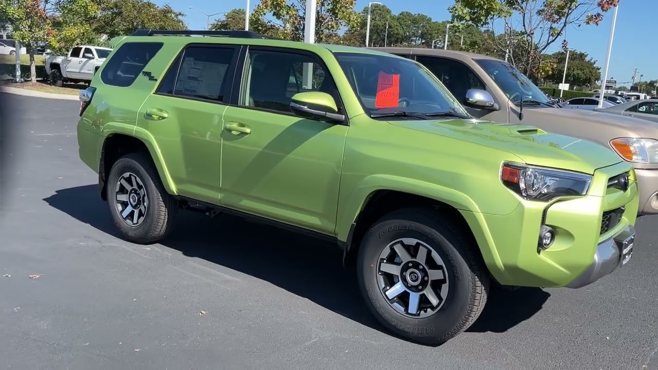 2023 Toyota 4Runner TRD Off-road (Lime Rush)  walk around