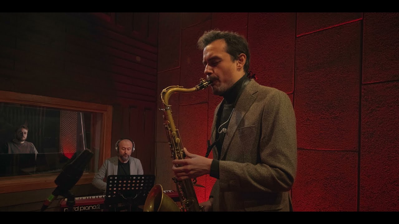 Batu Şallıel - Sleepless Night - Live Session