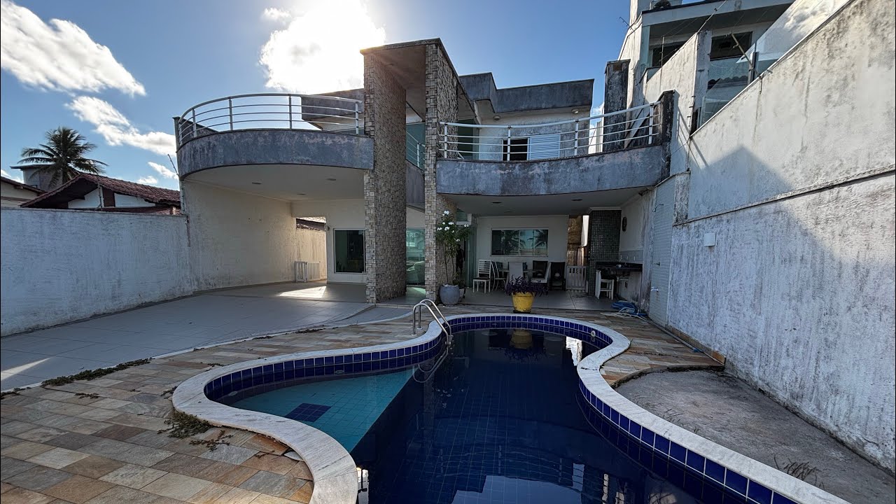 Sobrado com piscina bem de frente da praia de Peruíbe locação mensal