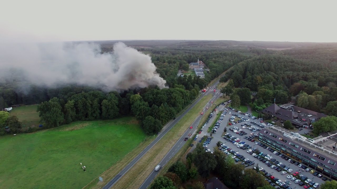 Dronebeelden grote woningbrand Ugchelen 28-09-2016 - OKMediaProducties