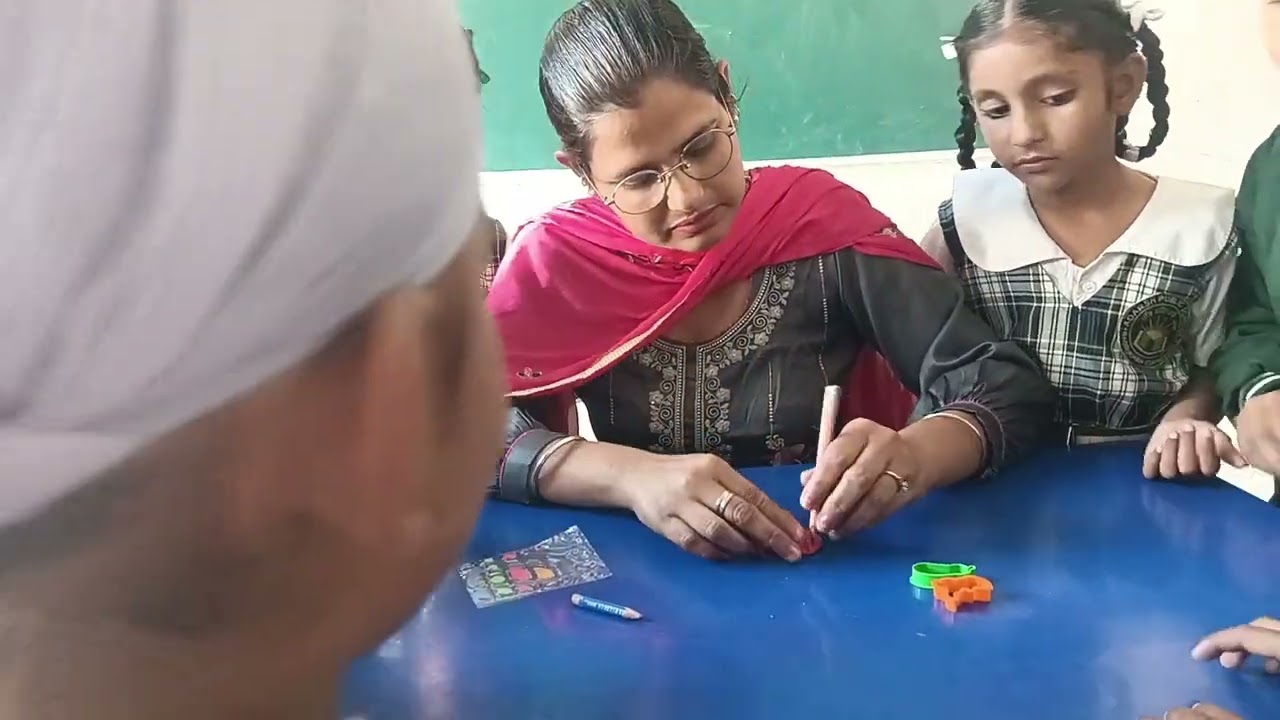 कले के साथ खेलते हुए बच्चे (18)#ignou #school #activity 