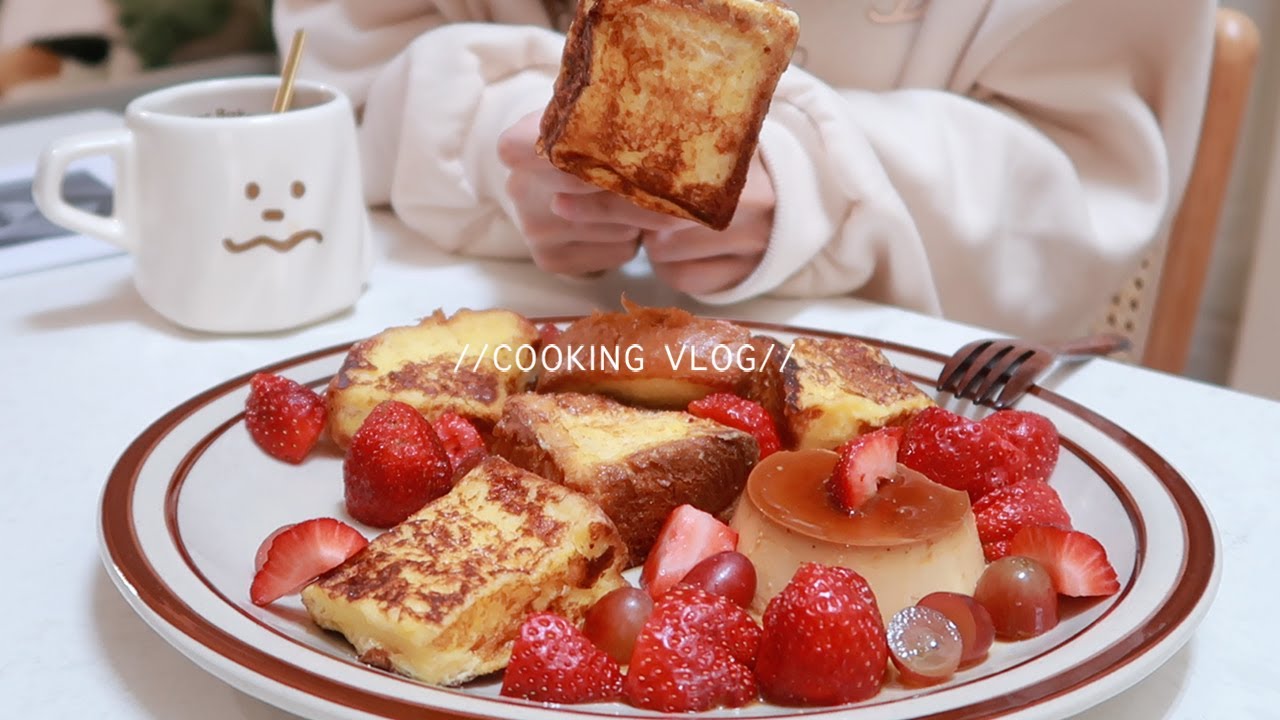 SUB)和朋友度過的晚餐時光。一週foodvlog😋 胡椒泰國蝦。螃蟹粉絲煲。草莓布丁法式吐司。塔香茄子。蔬菜雞腿排。涼拌黃瓜。冷凍QQ蝦餃