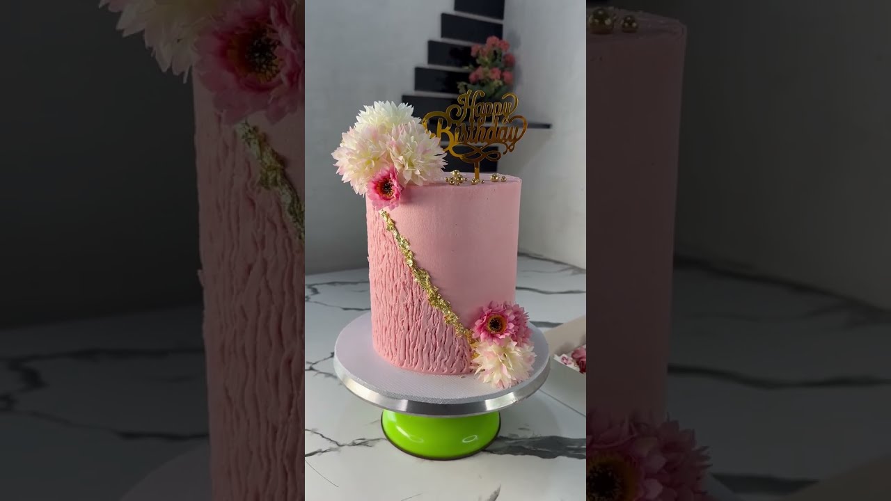A simple and beautiful birthday cake for a lady