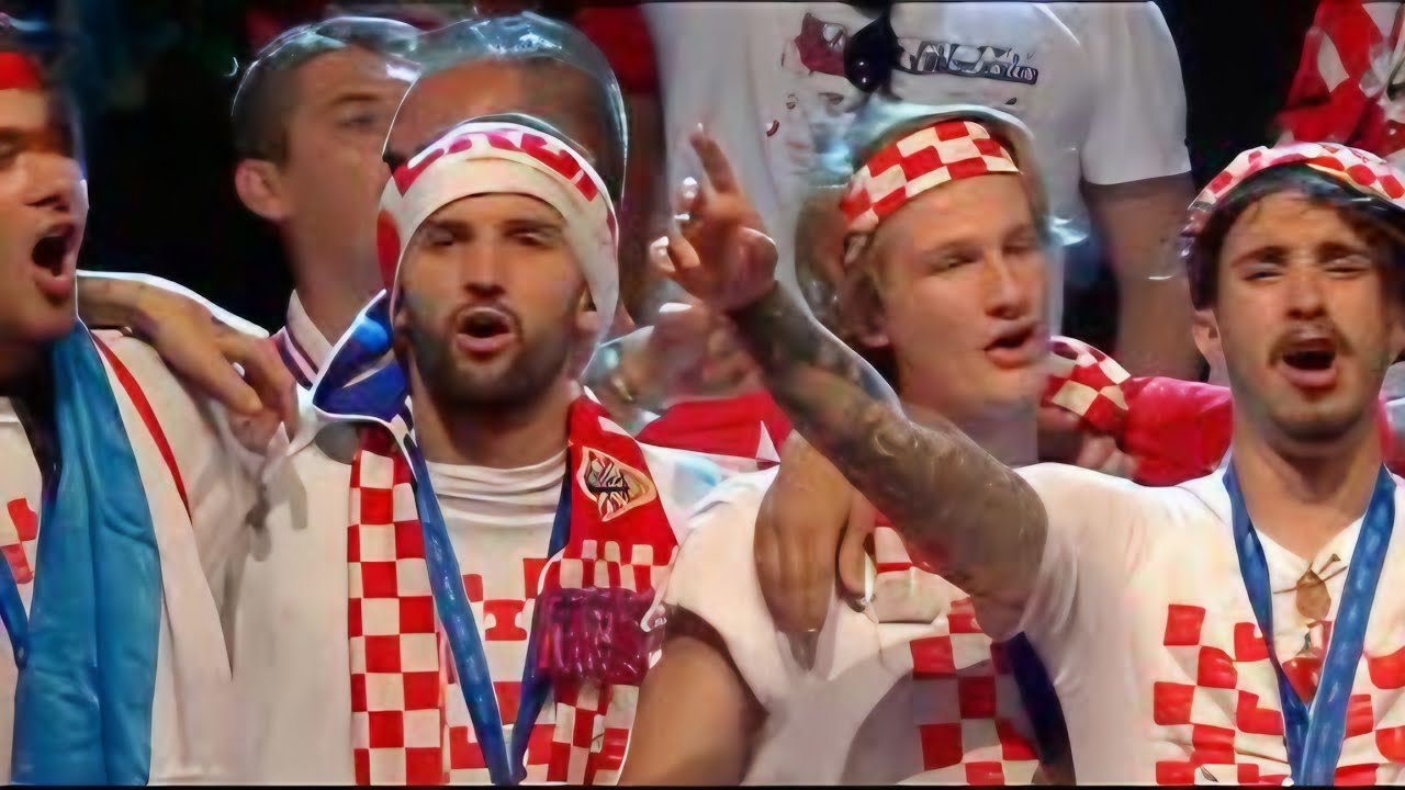 Vatreni ,Thompson i navijači - Lijepa li si