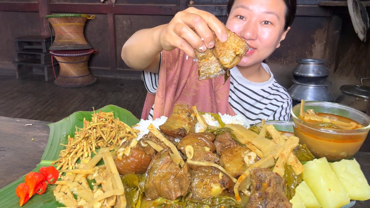 Village Curry Simple And Delicious Smoked Pork Mustard Green & Sour Bamboo Shoots, Stink Bean Singju