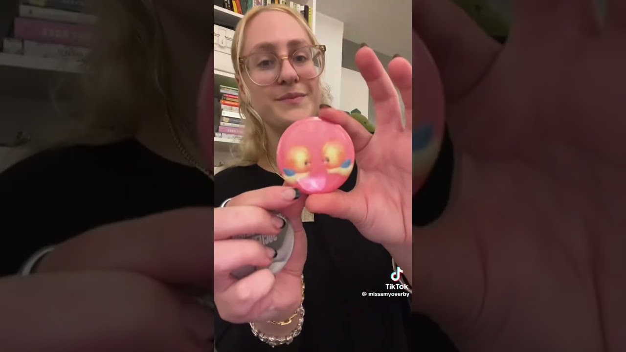 Button/pin TikTok’s ￼