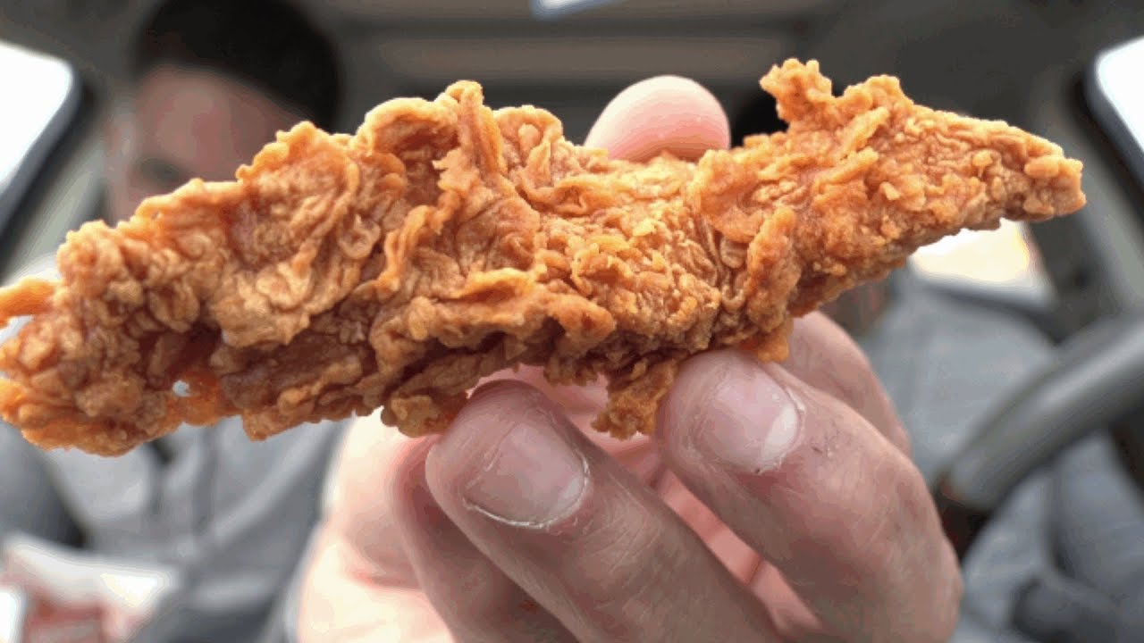 Eating Popeye's Red Stick Chicken @hodgetwins