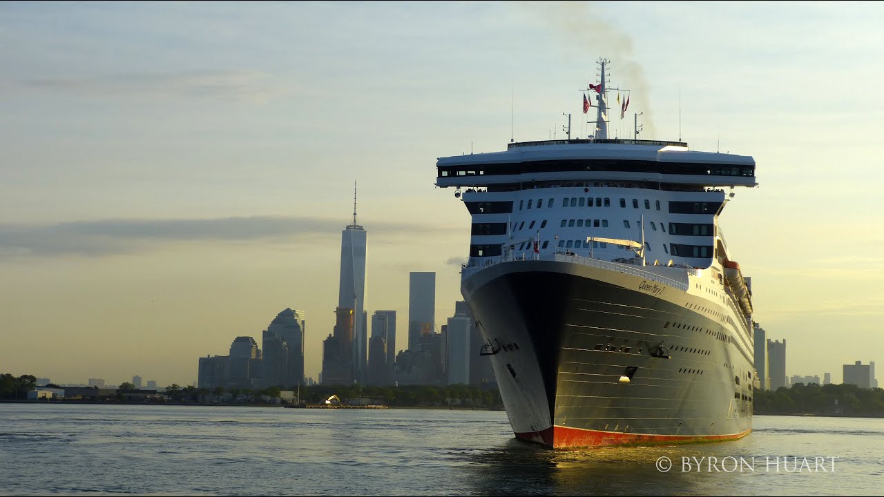 Queen Mary 2 arrival to New York 7/14/2015 flotilla