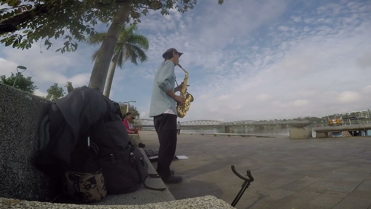 RAINDROPS KEEP FALLIN' ON MY HEAD #50 saxophone street@Trường Tiền Bridge,Hue,Vietnam