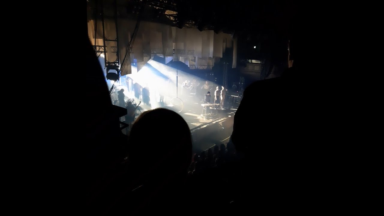 Eleo, Mine & Orchester - Ich war viele + Akrobatik - Leipzig, Baum Tour 2025