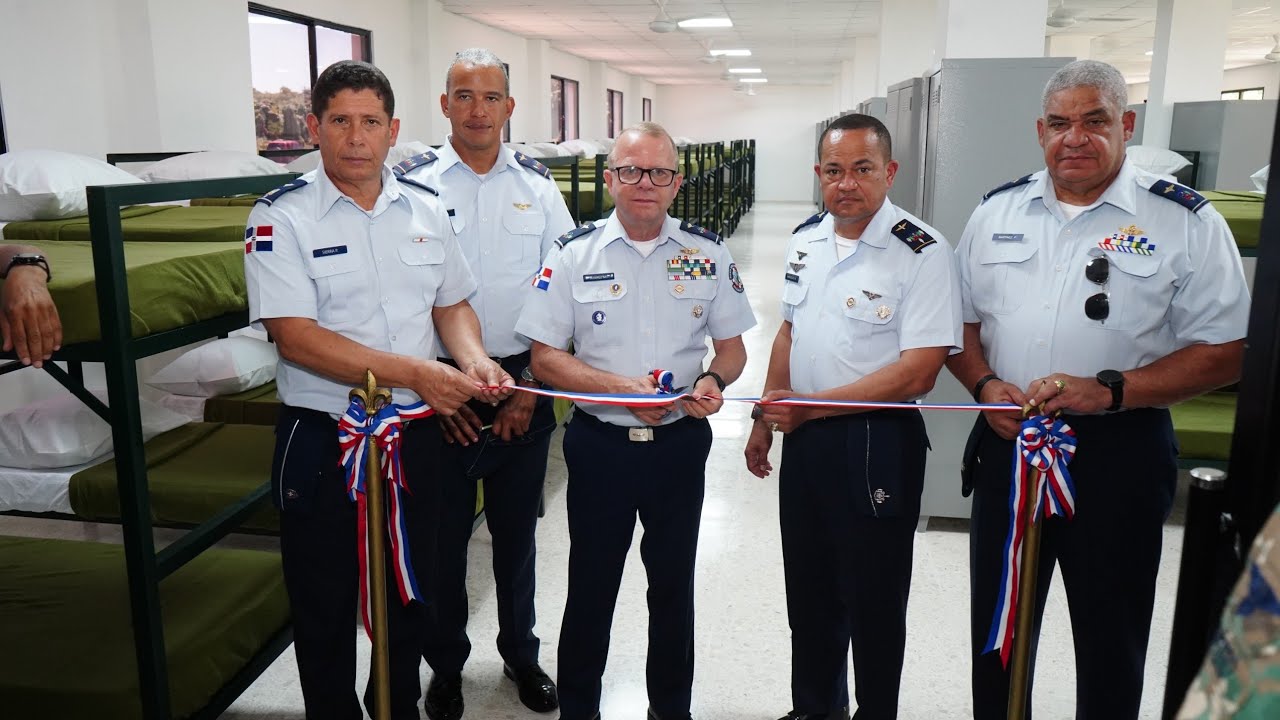 Inauguración del Cuartel Femenino del Comando de Mantenimiento Aéreo