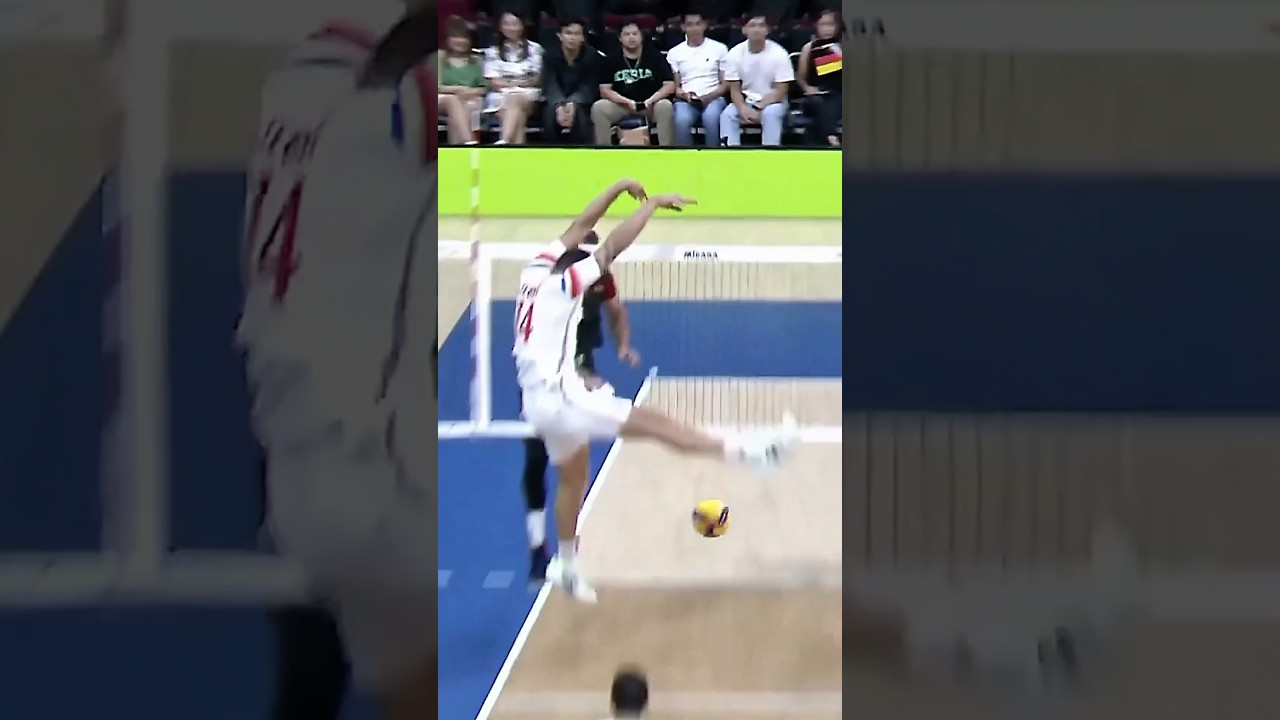 Solo Monster Block by the Middle 😮&zwj;💨🥵 #epicvolleyball #volleyballworld #volleyball