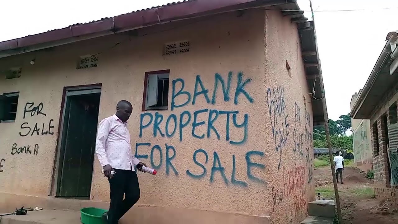 Agataliiko Nnyina w’omubaka Paul Nsubuga amwekokkola Yeewolera ku kyapa kye obukadde 40 n’atasasula.