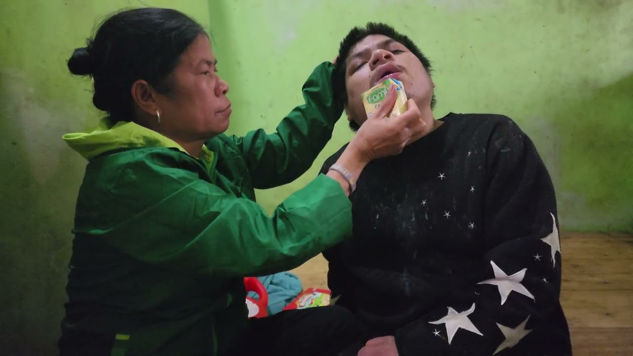 Không thể cầm nước mắt trước hoàn cảnh đáng thương này