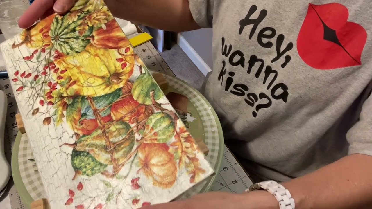 Napkin decoupage, wrinkles and how to hide them (1/3) #decoupage #napkinart #modpodge #decoupageart