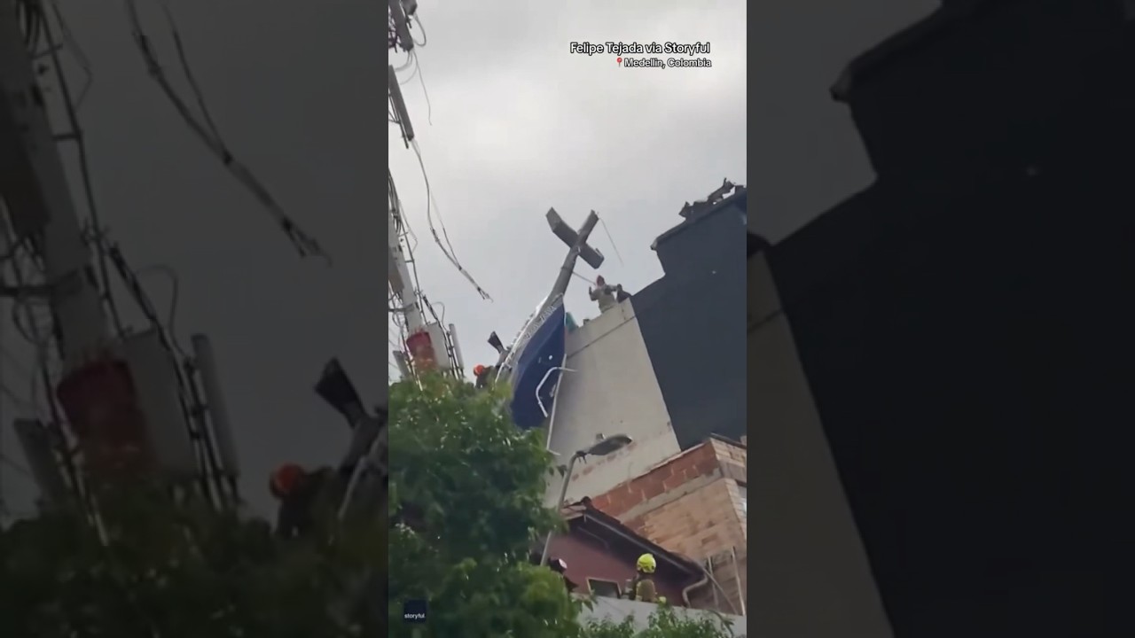 Tourist helicopter crashes in Colombia #shorts