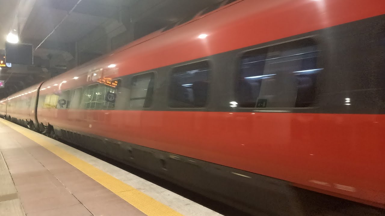 Treni ad'Alta Velocita di 24 Dicembre 2024 alla stazione di Bologna Centrale AV sotteranea