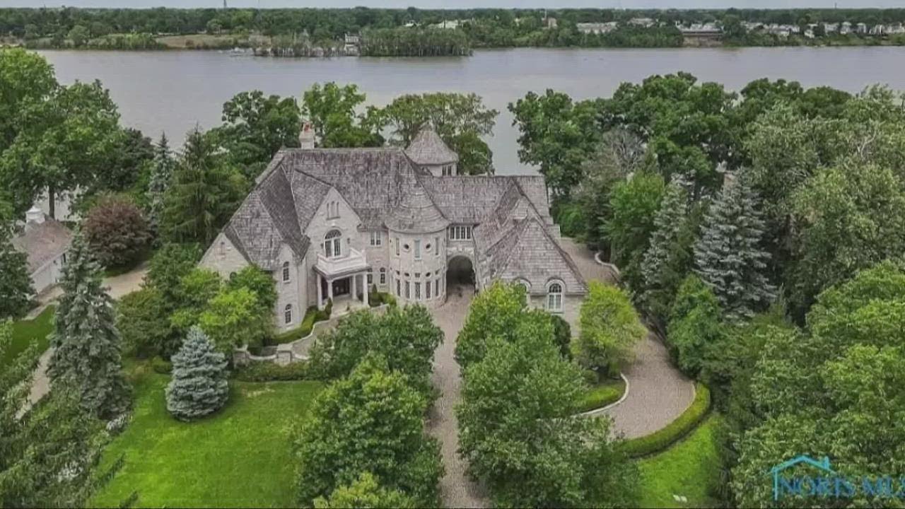 This $2.5 million home for sale in Northwest Ohio comes with a wine tasting room