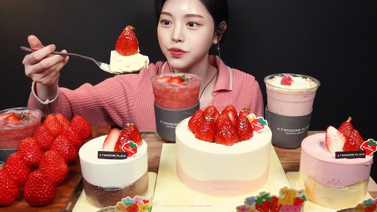 SUB)투썸 딸기시즌 파티!🍓🍰 스트로베리치즈바스켓 초콜렛수플레 딸기생크림치즈수플레 생딸기가득주스 케이크 디저트 먹방 Dessert Mukbang Asmr