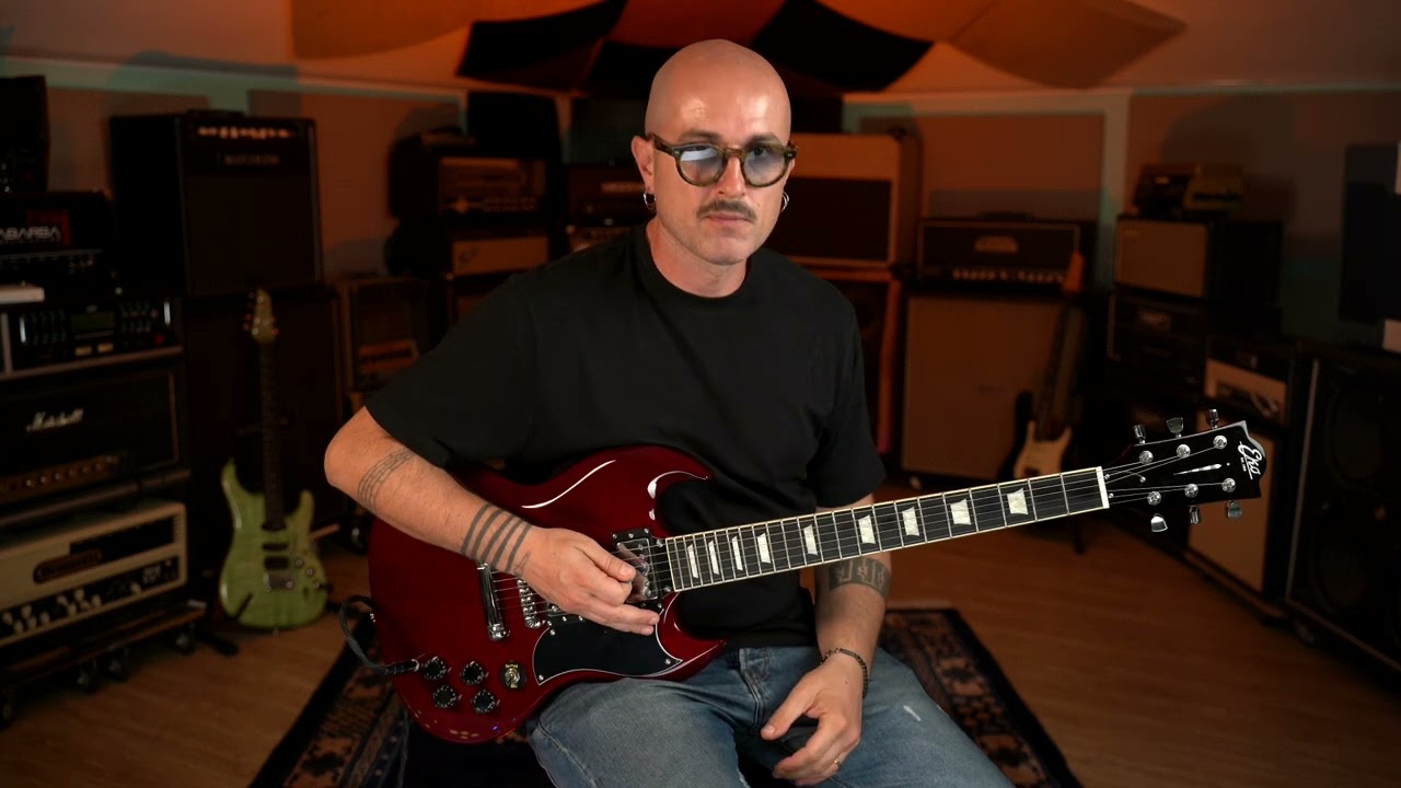 Eko Guitars | DV-300 Red
