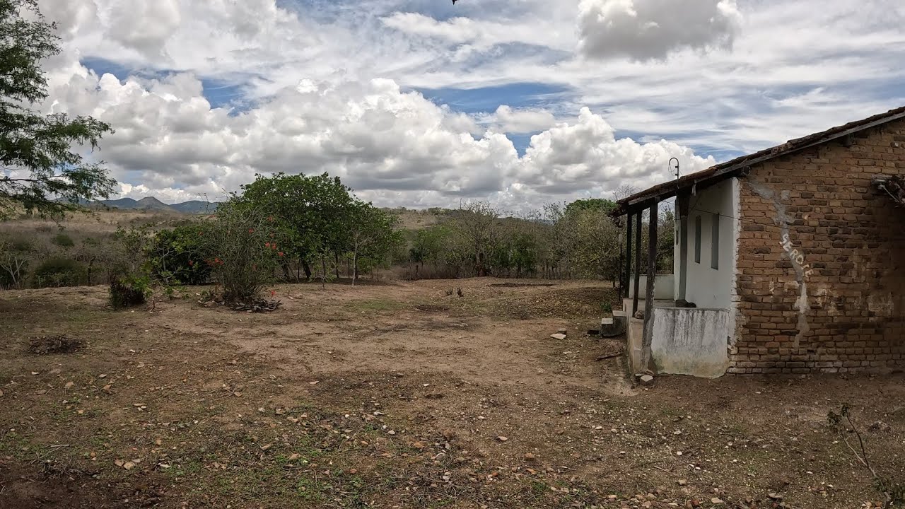 AQUI JÁ NÃO MORA NINGUÉM HÁ MUITO TEMPO, PORÉM O SÍTIO CONTINUA BELÍSSIMO