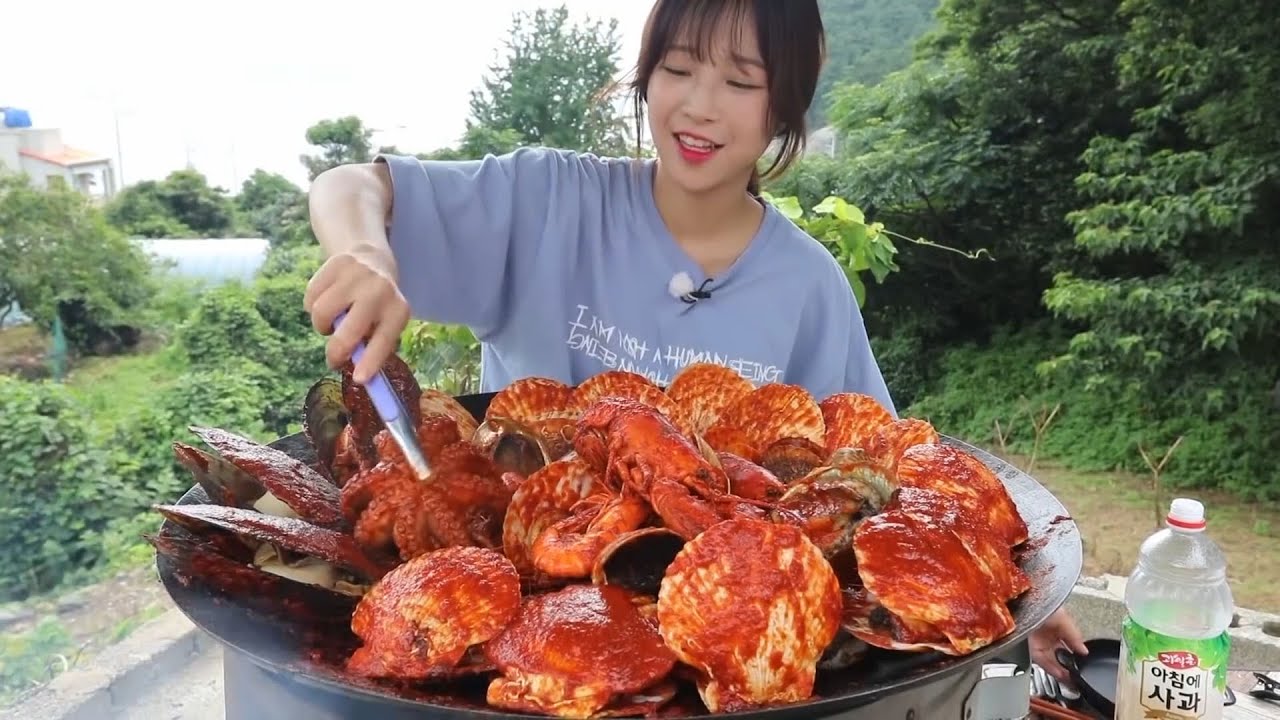 새벽 시청금지) 크기는 큰데... 솥뚜껑 빨간 해물찜 먹방 가리비,키조개,랍스타,문어,전복 등..Korean mukbang eating show