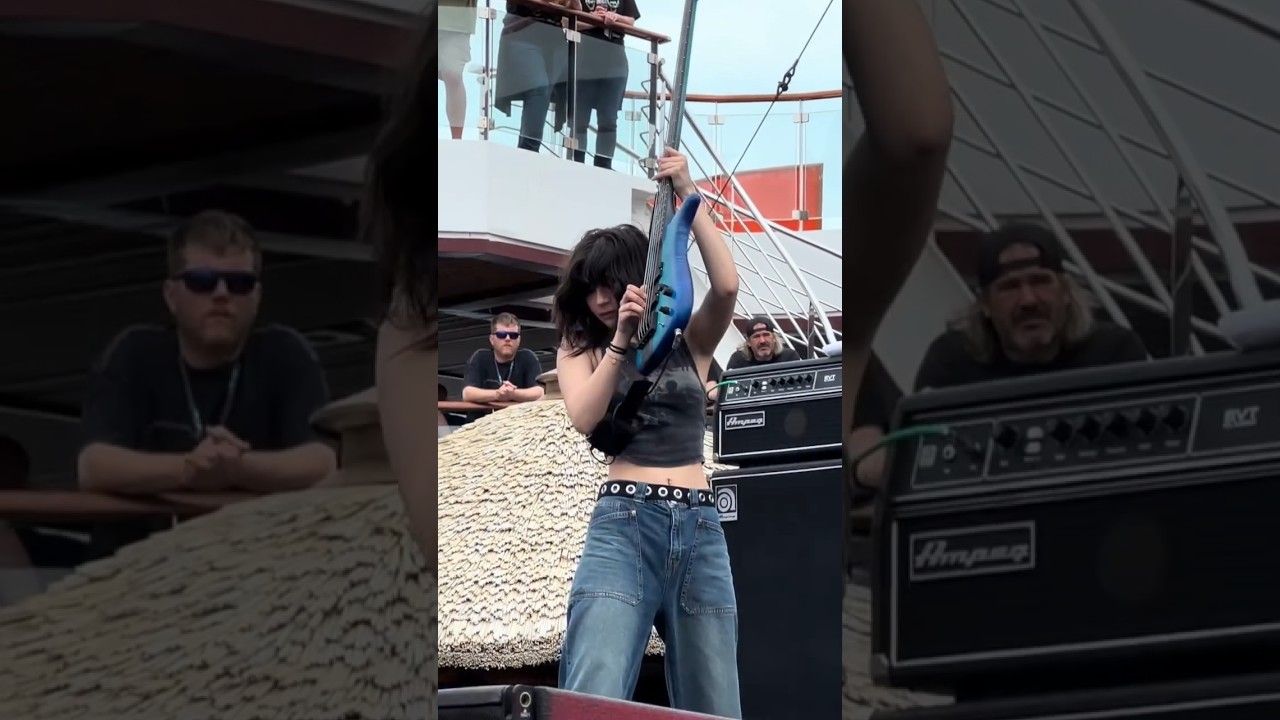 Alejandra Villarreal playing @TheWarning @TheWarningPeru @thewarningargentina