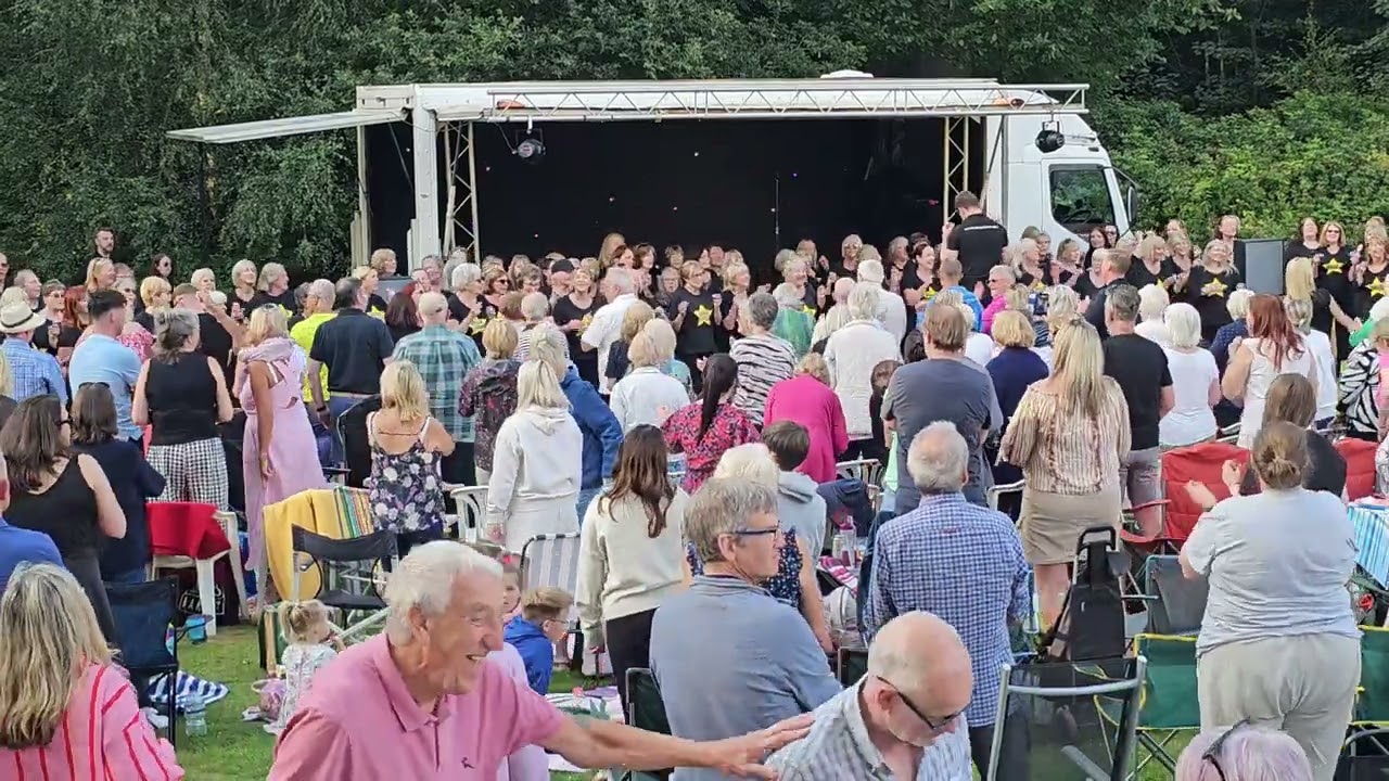 LUKE on form getting audience going at LYTHAM OPEN AIR THEATRE  I WANNA DANCE WITH SOMEBODY 18/07/25