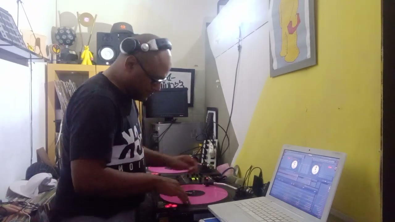 Sample Don Randi - Theme from the fox / Black Star - Respiration