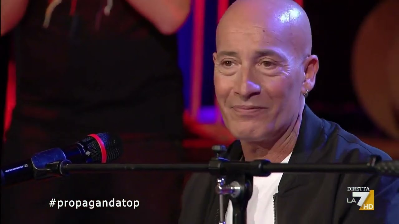 Ciccio Merolla - Malat&igrave;a | live sul palco di Propaganda Live