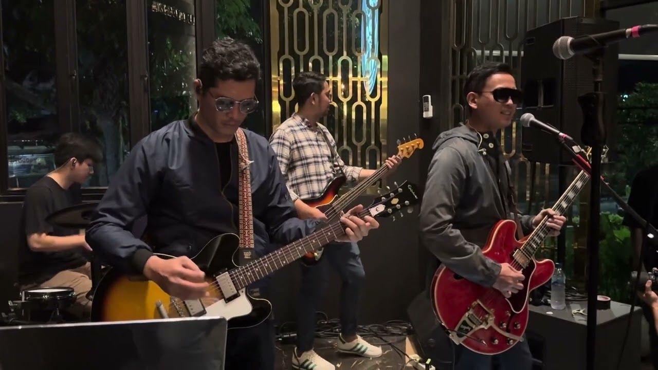 Don't Look Back in Anger - Magicpie (oasis tribute) | Live at T-bene, Bogor