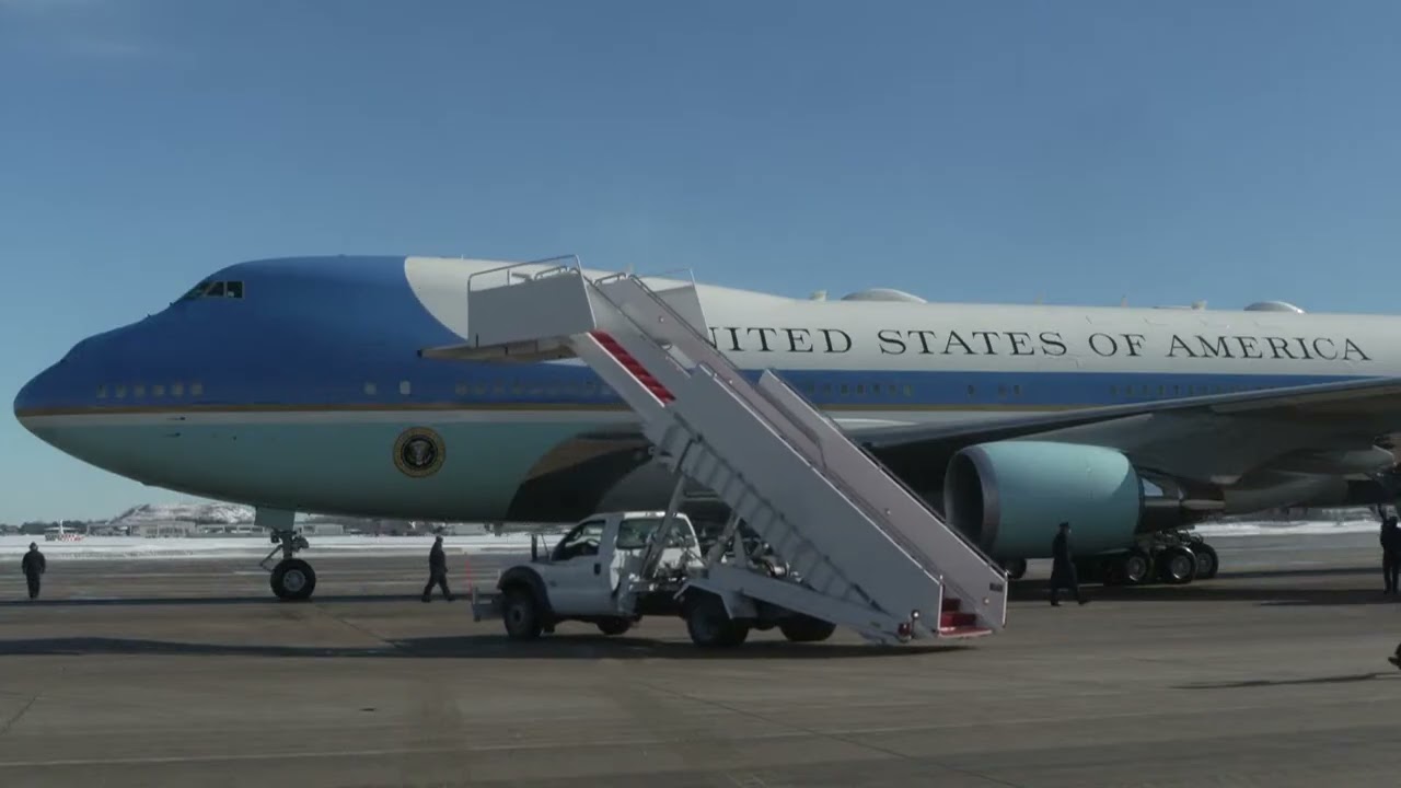 Trump leaves for Iowa on Air Force One, en route to Des Moines rally touting the economy