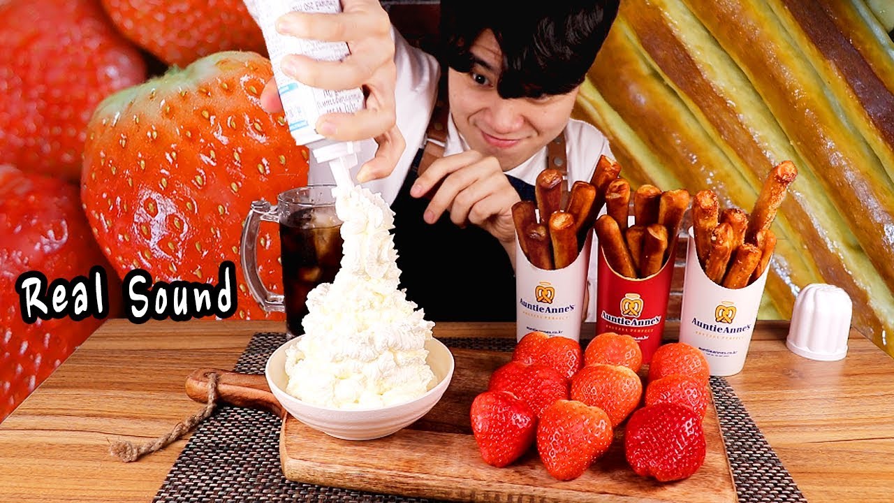 생크림에 왕딸기, 앤티앤스 프레즐 듬뿍 찍어 먹기!! 리얼사운드 ASMR 먹방 ｜EATING SHOW MUKBANG Pretzel, Strawberry, Cream!!