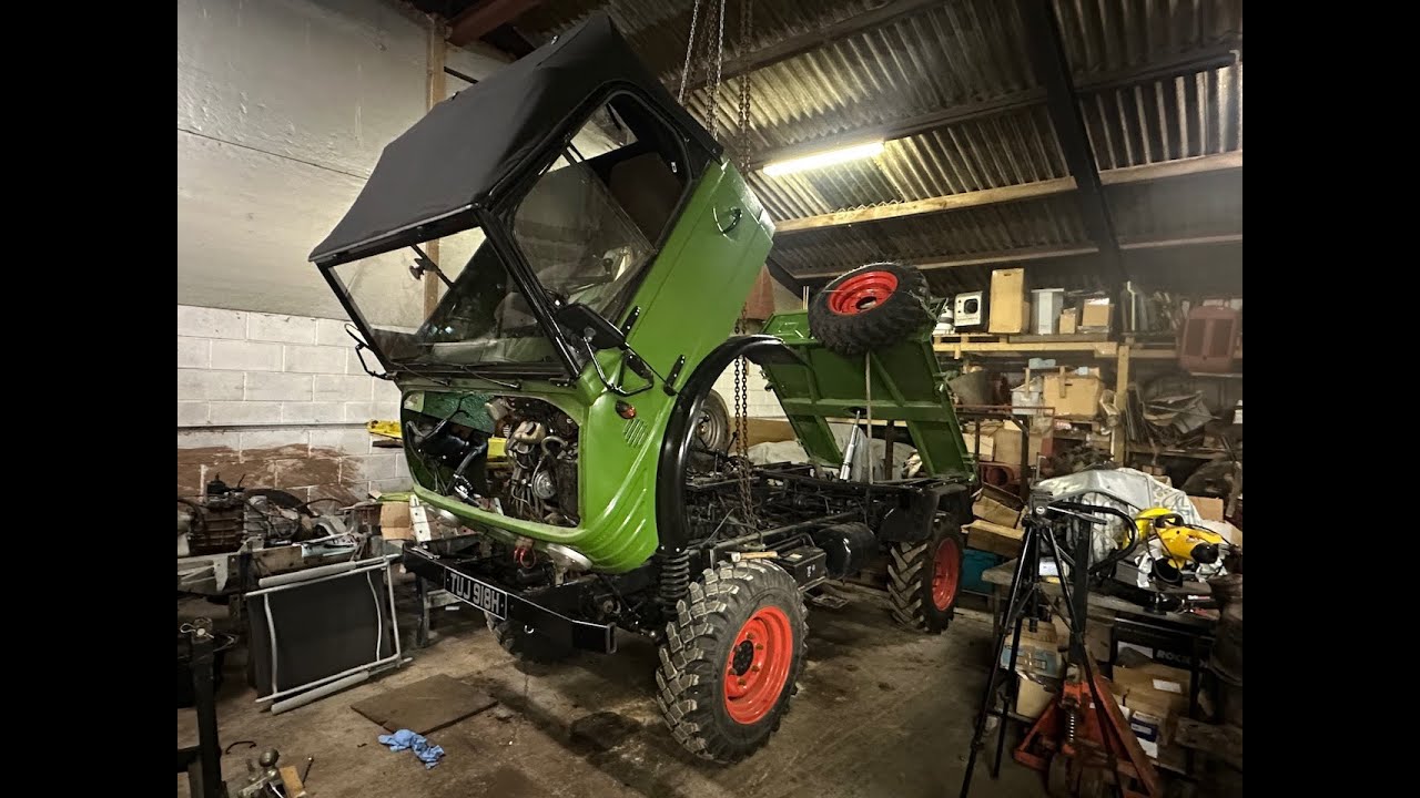 Up and over! Tilting the cab on a Unimog 421, 406 or 416