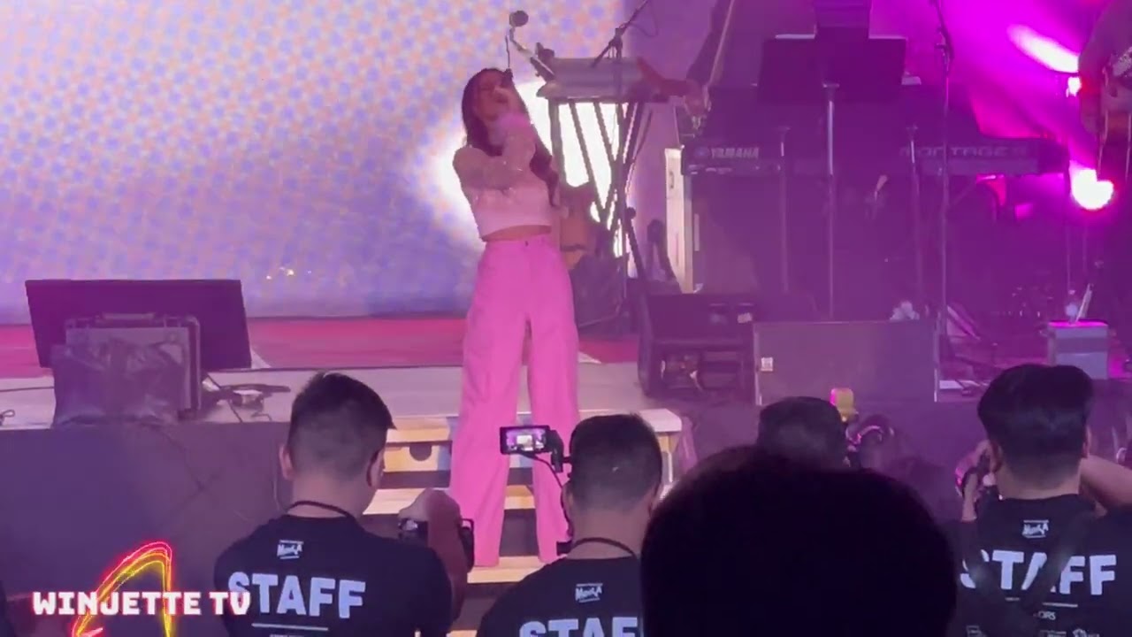 ZEPHANIE Performs DEJU Vu/KILOMETRO/ if ain’t got you-MOIRA live in Vancouver