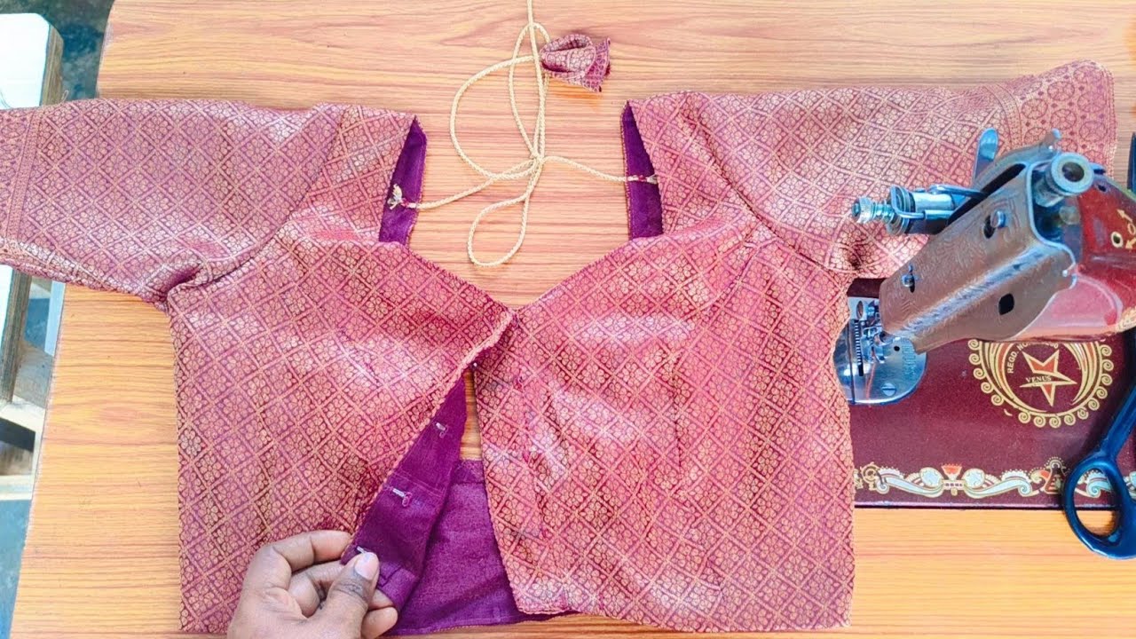 आगे हुक वाले Princess Cut Blouse की Cutting ✂️ And Stitching 🔥