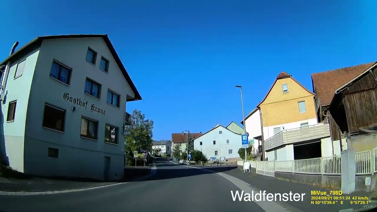 D: Waldfenster. Markt Burkardroth. Landkreis Bad Kissingen. Ortsdurchfahrt. September 2024