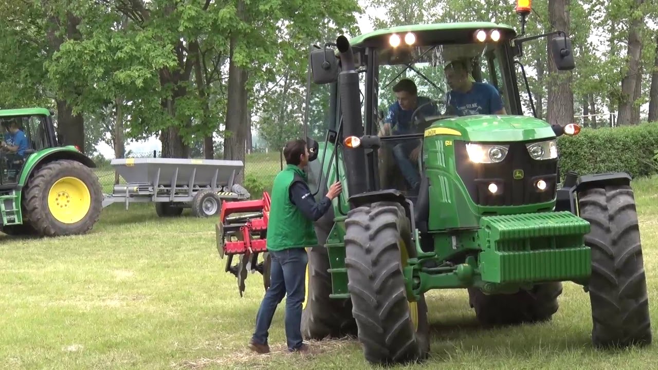 Wyjątkowy uczniowski pokaz maszyn rolniczych i prac polowych - VII Edycja Agroshow Trzcianka 2016