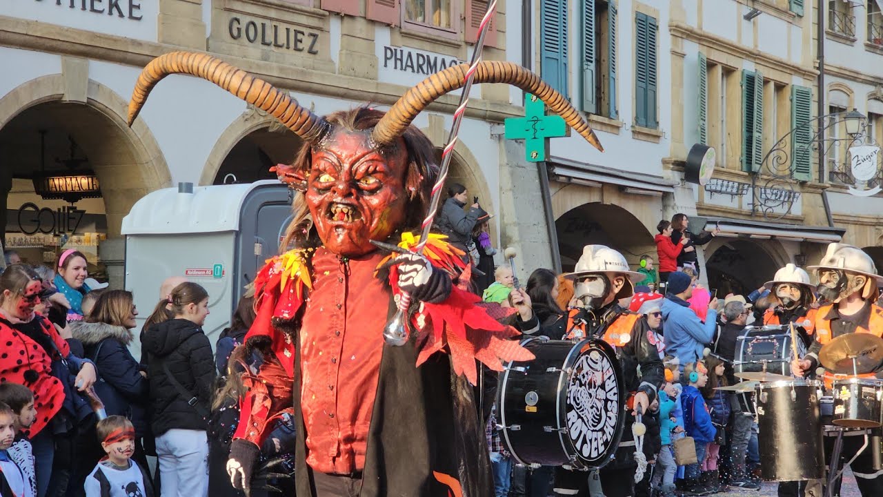 Fastnacht Murten/ Carnaval de Morat 2023, concert des Guggen et petit cortège