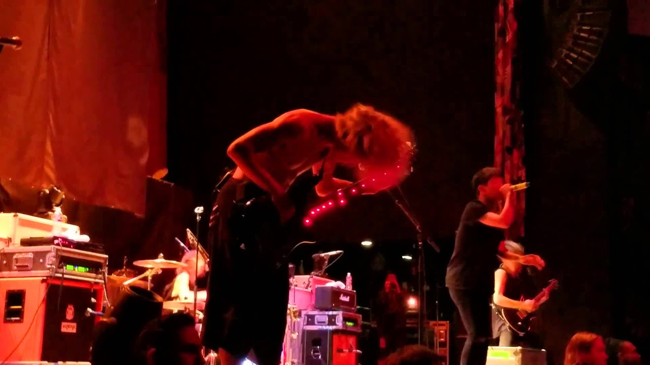 One Ok Rock - Stuck in the Middle