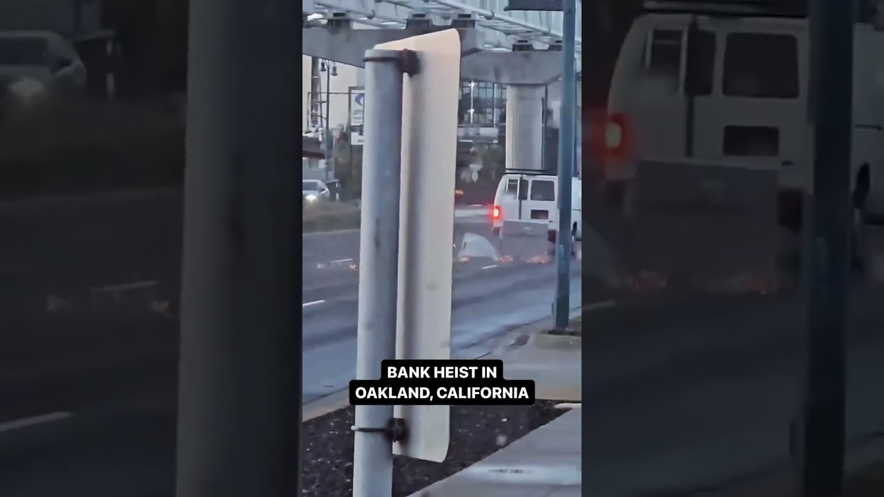 Bank robbers drag  ATM in broad daylight through the streets of Oakland, CA  