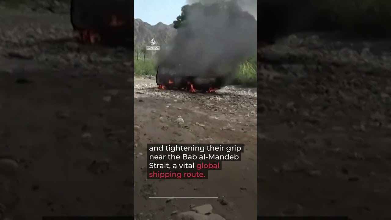 More than 2,000 Yemenis flee to Djibouti amid Houthi advances | AJ #shorts