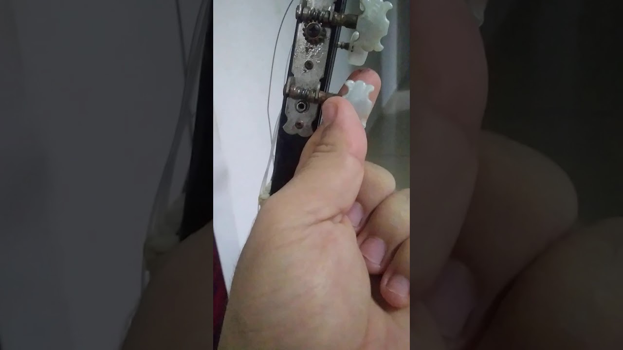 Consertando a tarracha do violão