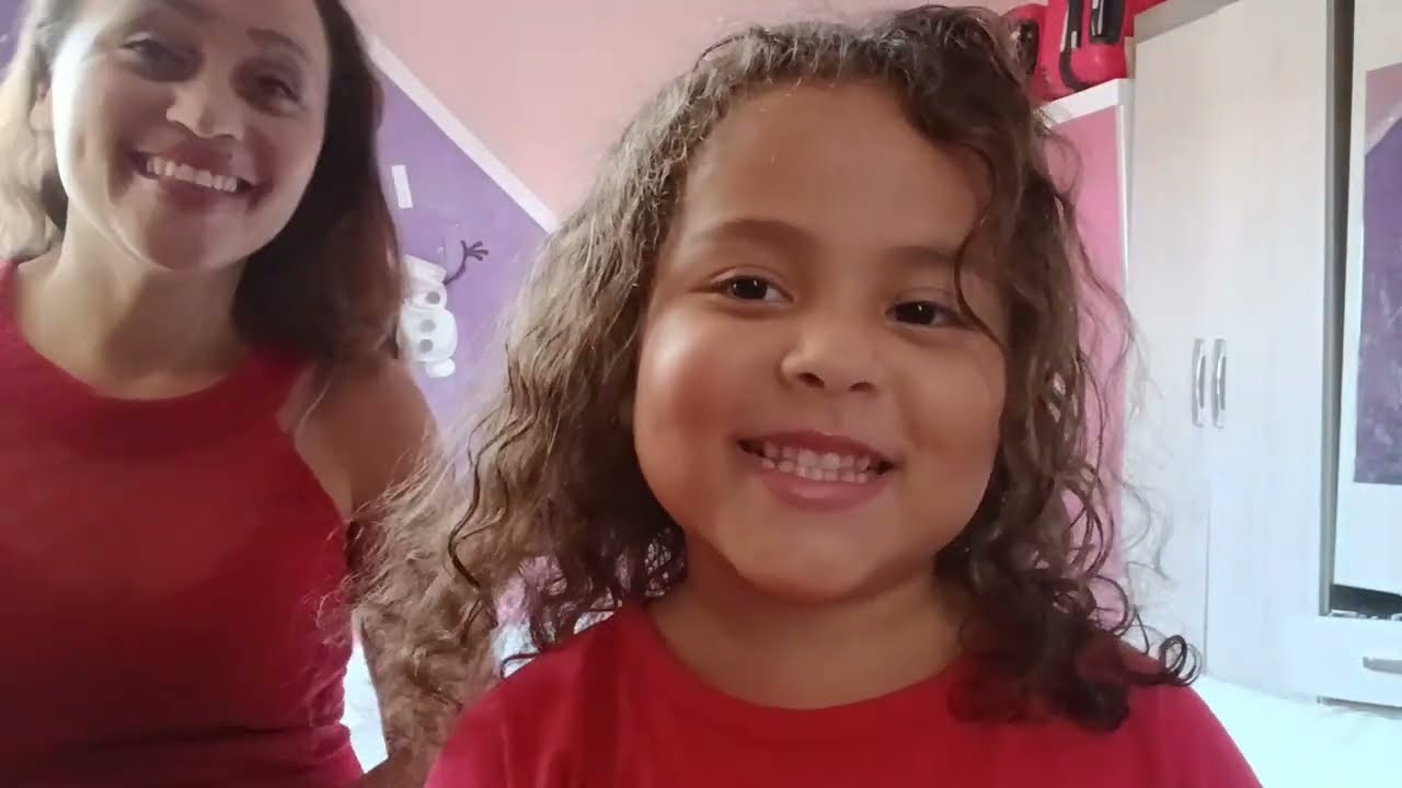 A minha mãe aprendendo a se maquiar ,  e eu querendo rir #maquiagem #risos # família #comédia 
