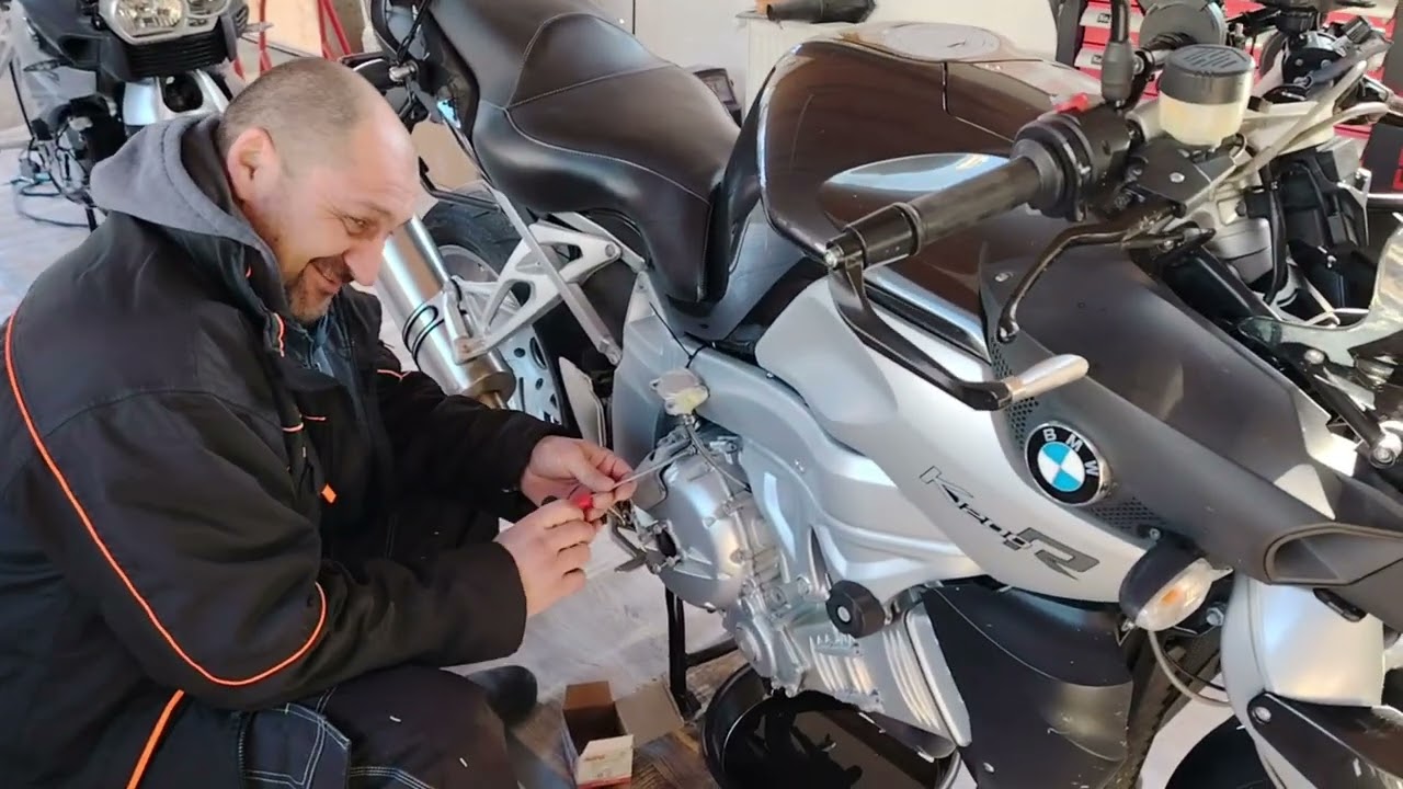 BMW K1200R Part 3