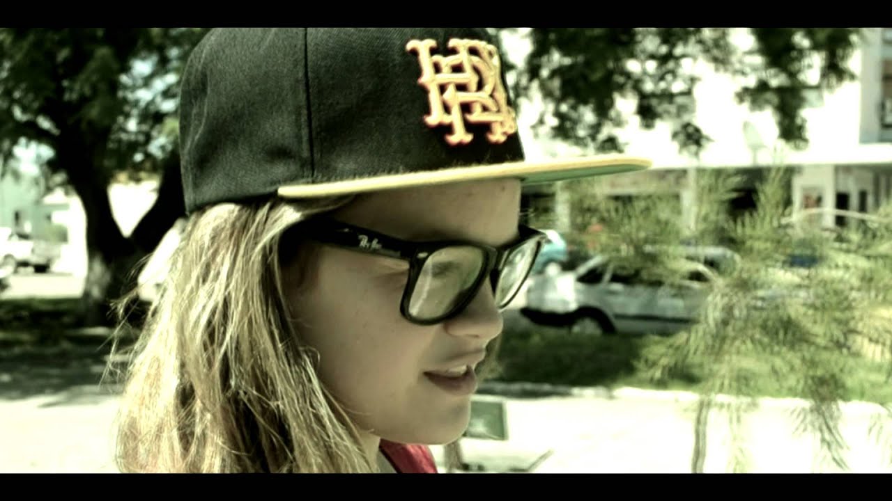 Mc Júnior-Princesinha da Favela(ClipeOficial)
